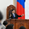 У.ХҮРЭЛСҮХ:  Иймээс өөрийн хашиж буй өчүүхэн албан тушаалд бүү шигд. Уучлал гуйж сур